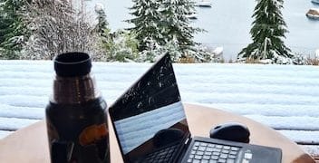 7 Essential Apps for Digital Nomads Traveling the US in 2025 - Cover Image