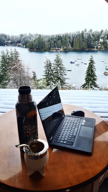 7 Essential Apps for Digital Nomads Traveling the US in 2025