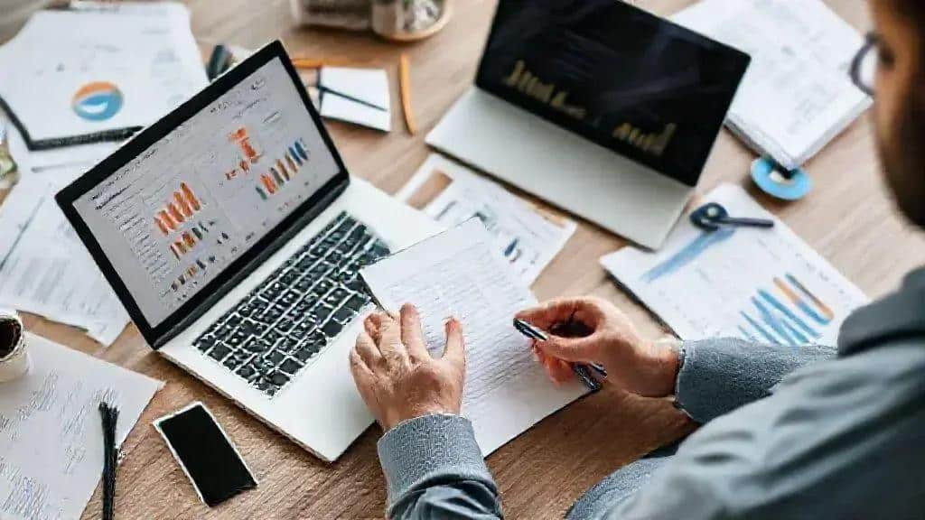 Practical budgeting strategies for variable incomes Practical budgeting strategies for variable incomes